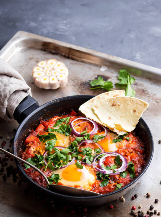 Gebackene Eier in Paprika-Tomaten-Sauce (Shakshuka)