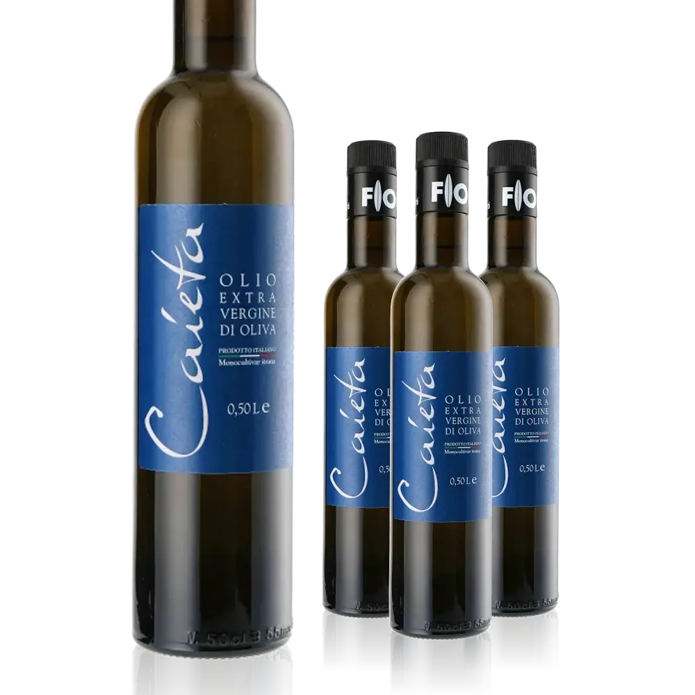 Vier Flaschen Caieta Olivenöl mit blauen Etiketten.