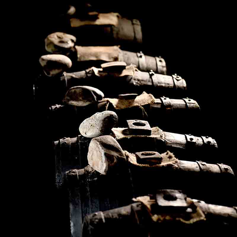 400 Jahre alte Holzfässer in der Acetaia mit gereiftem Balsamessig aus Modena.