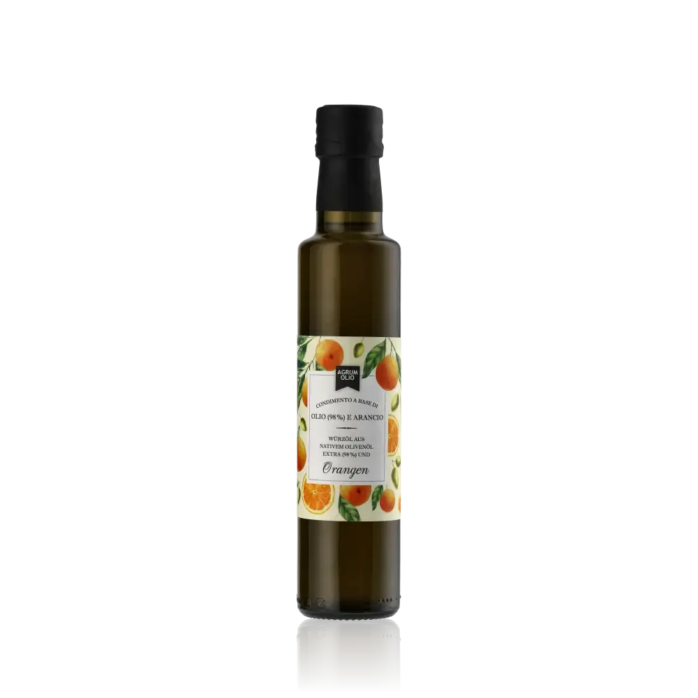 Flasche Agrumolio Orangen-Olivenöl vor schwarzem Hintergrund.