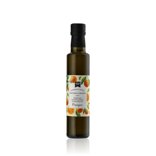 Flasche Agrumolio Orangen-Olivenöl vor schwarzem Hintergrund.