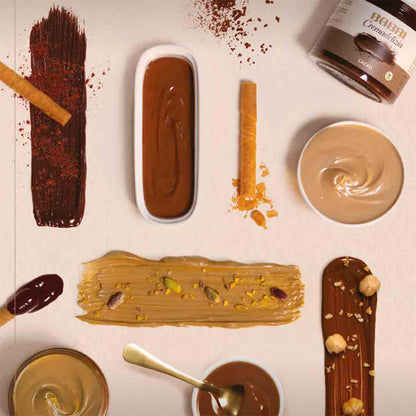 Verschiedene Babbi Cremadelizia Aufstriche und Dekorationen auf Tisch.