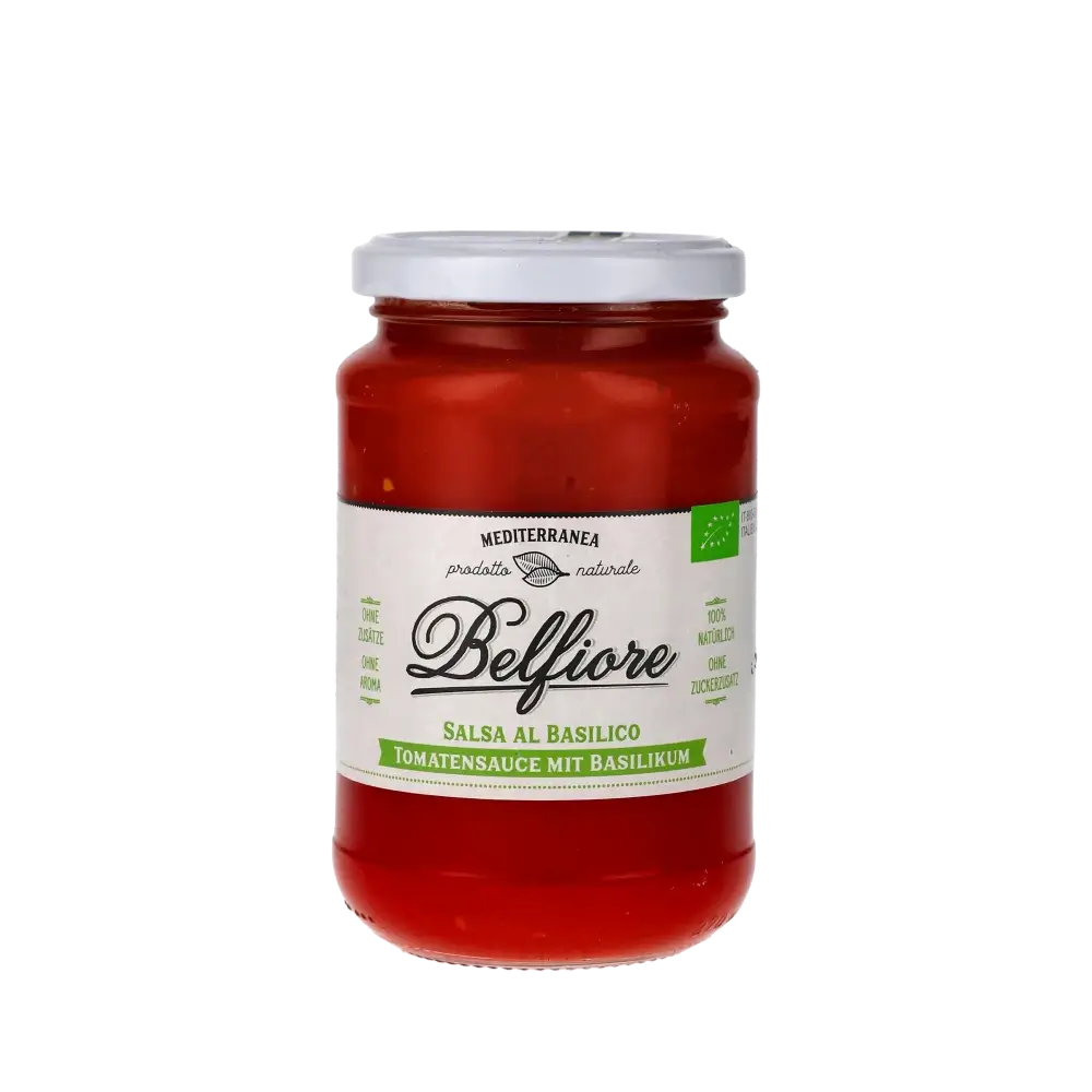 Tomatensauce im Glas mit Basilikum.