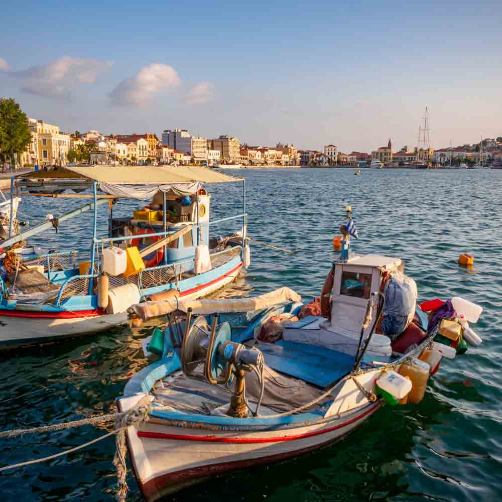 Boote auf griechischem Meer.