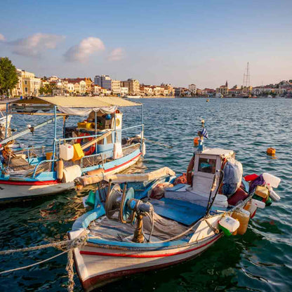 Boote auf griechischem Meer.
