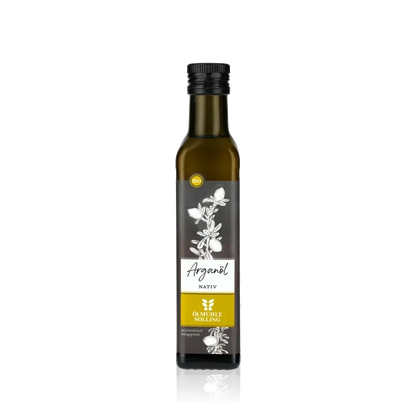 Ölmühle Solling Arganöl nativ bio Flasche vor schwarzem Hintergrund.