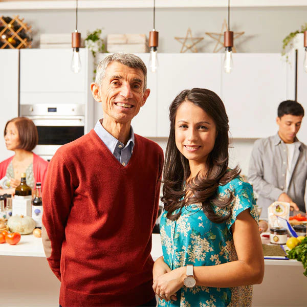 Das Gründerteam von Clearspring steht in der Küche