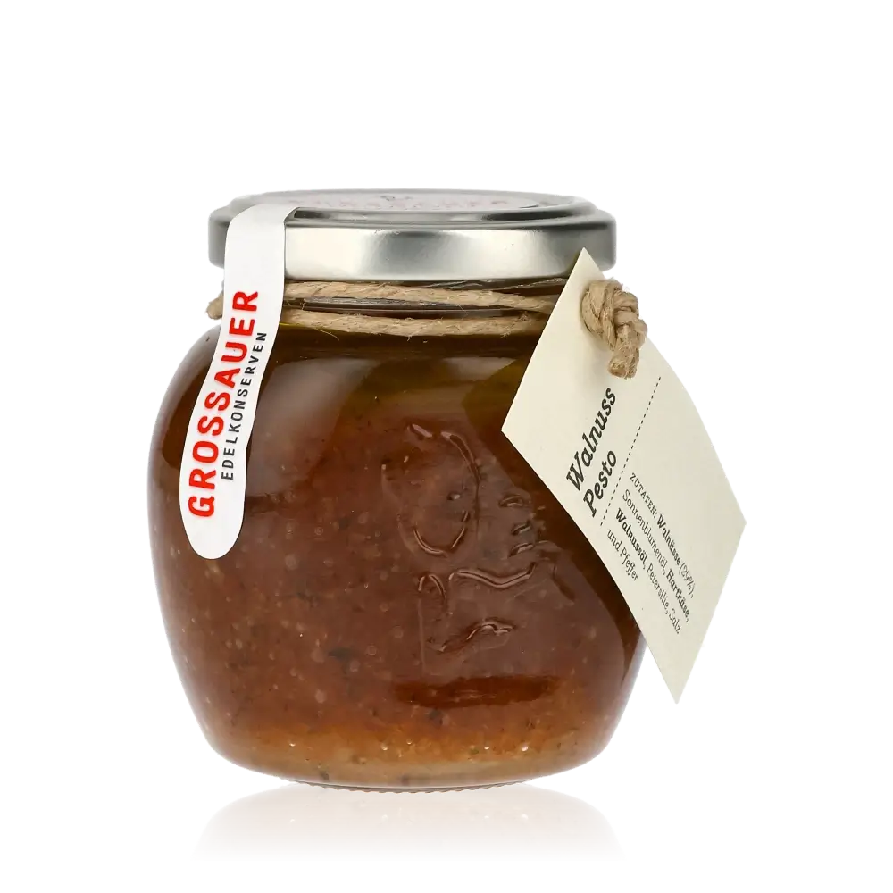 Glas Walnusspesto von Grossauer mit Etikett und Deckel.