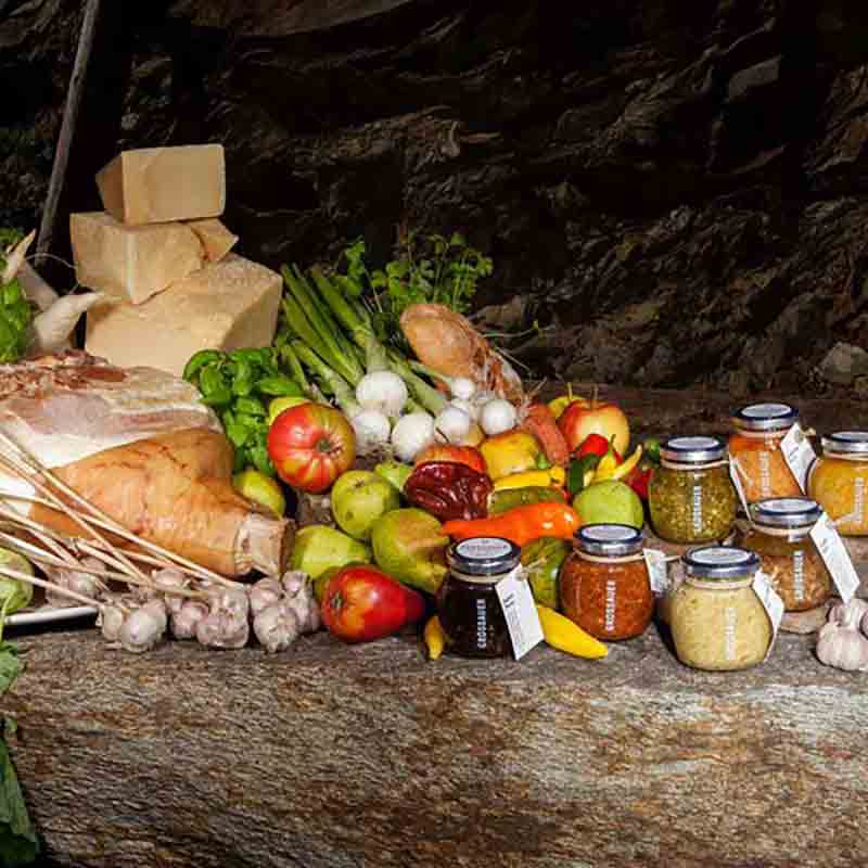 Feinkost mit Olivenöl, Essig, Nussöl, Wein und Geschenken.