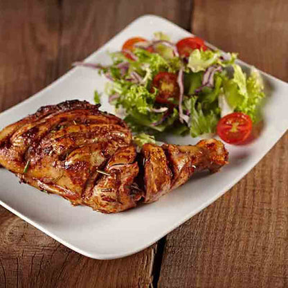 Ein Hähnchen gewürzt mit Pimenton de la Vera und Salat