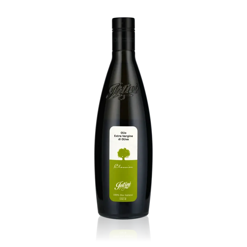 Intini Classico Olivenöl Flasche auf schwarzem Hintergrund.