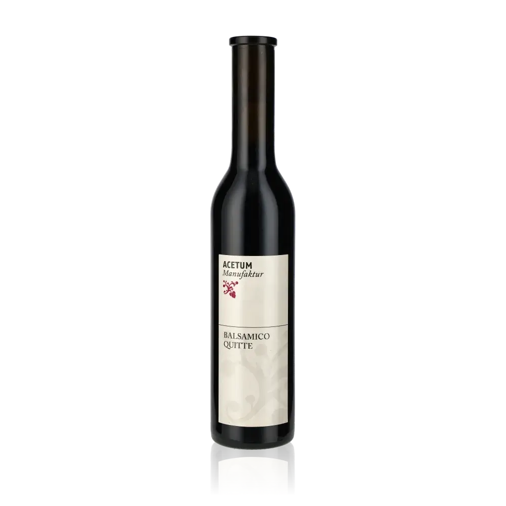 Acetum Quitten Balsamico Flasche vor weißem Hintergrund.
