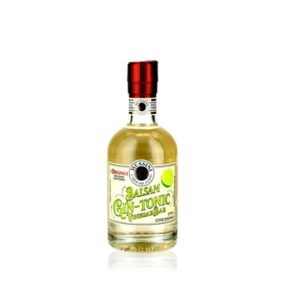 Mussini Balsam Gin Tonic Vinegar Flasche auf schwarzem Hintergrund.