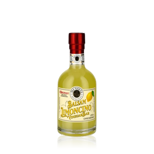 Mussini Balsam Limoncino Essigflasche vor schwarzem Hintergrund.