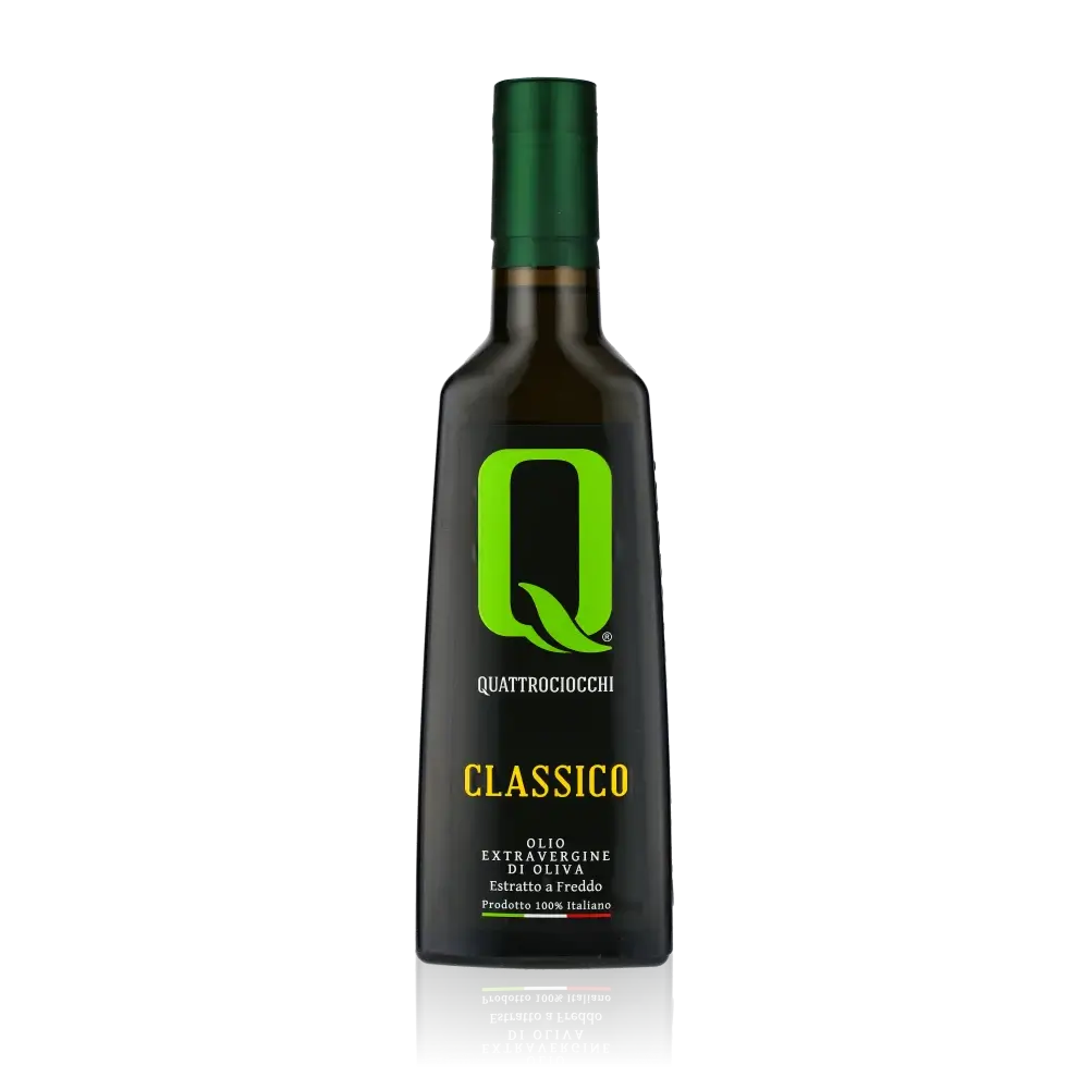 Quattrociocchi Classico Olivenöl Flasche vor schwarzem Hintergrund.
