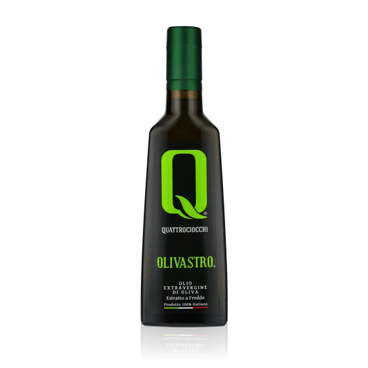 Quattrociocchi Olivastro Olivenöl Flasche vor schwarzem Hintergrund.