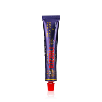 Rizzoli Sardellenpaste Tube auf schwarzem Hintergrund.