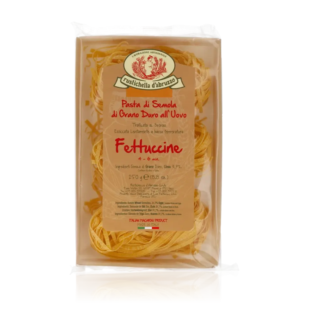 Fettuccine Eierpasta von Rustichella D'Abruzzo, hergestellt aus Hartweizengrieß und Ei.