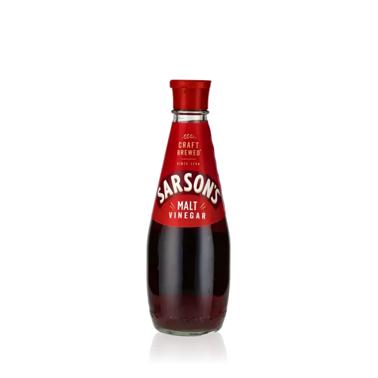 Sarson's Malzessigflasche auf schwarzem Hintergrund.