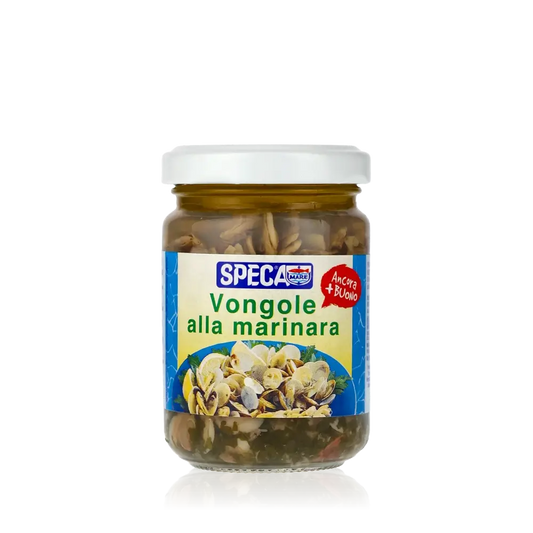 Glas mit Speca Vongole alla marinara Fischspezialität.
