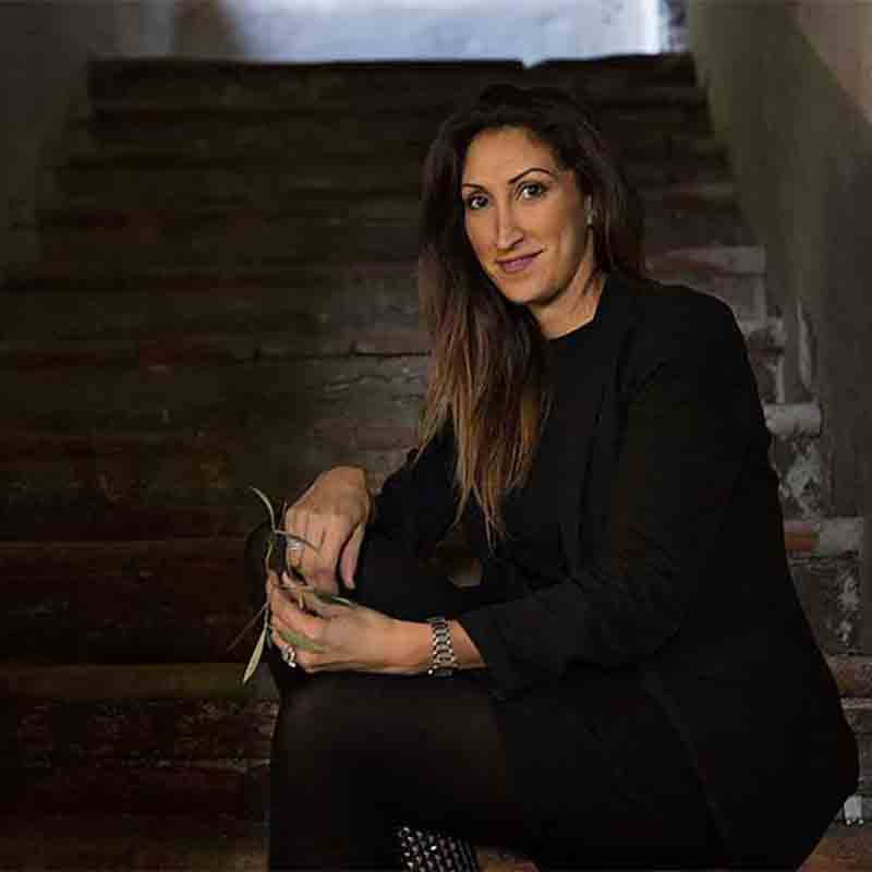 Porträt Foto einer der Inhaberinnen in edler Stimmung.