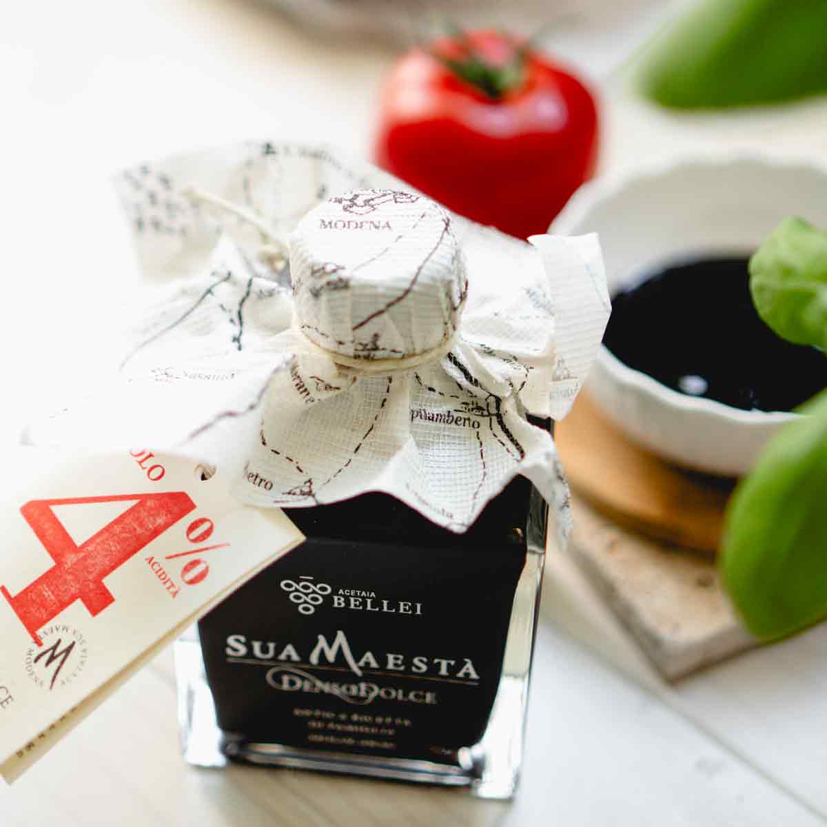 Essigflasche Bellei Sua Maestà, Tomate, Basilikum, Schale.