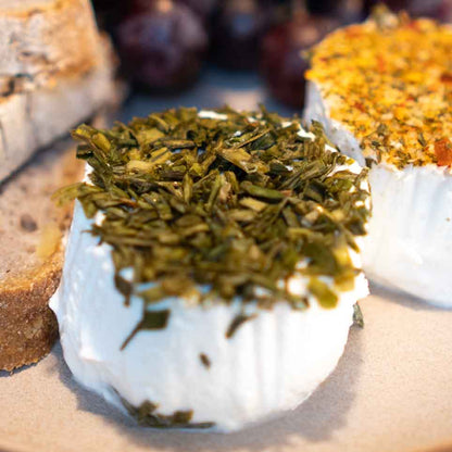 Caprino mit Kräutern