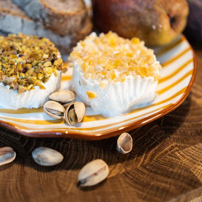 Caprino arancio e pistacchio