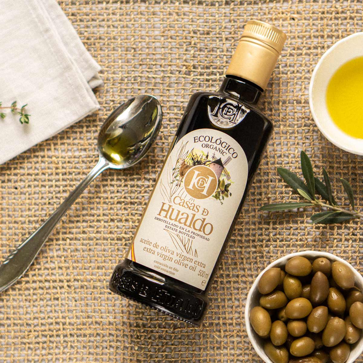 Casas de Hualdo Olivenöl, Löffel, Oliven, Schale, Tuch.