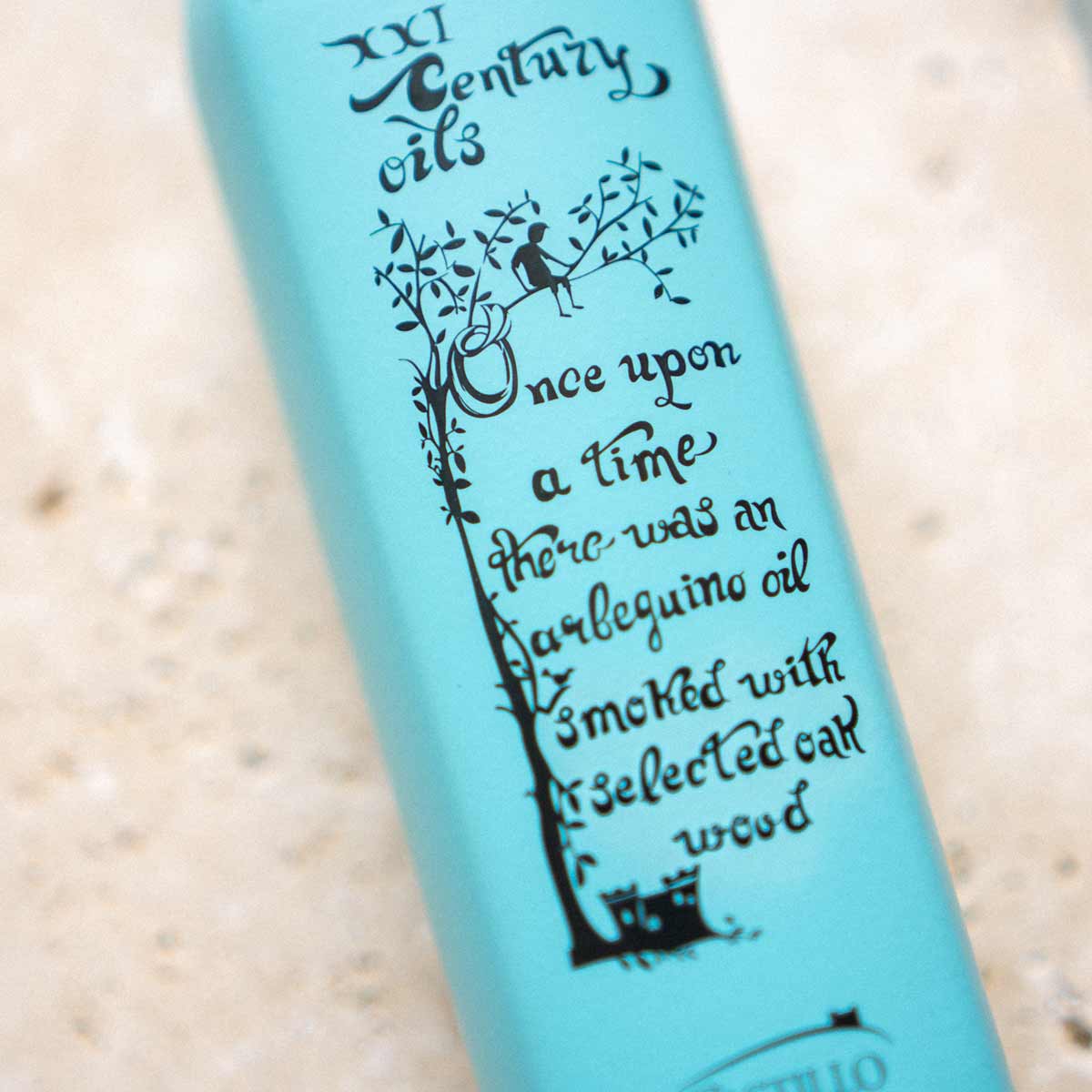 Castillo de Canena geräuchertes Olivenöl Flasche mit Etikett.