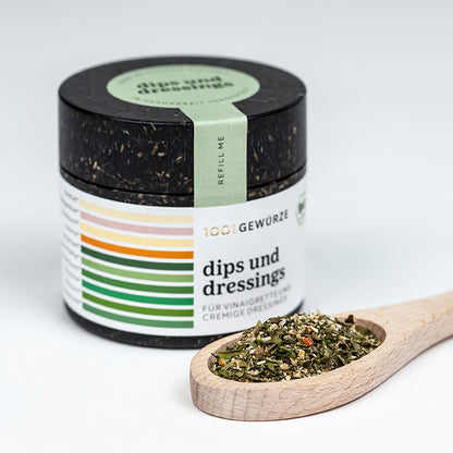 Gewürzmischung "dips und dressings" mit Holzlöffel.