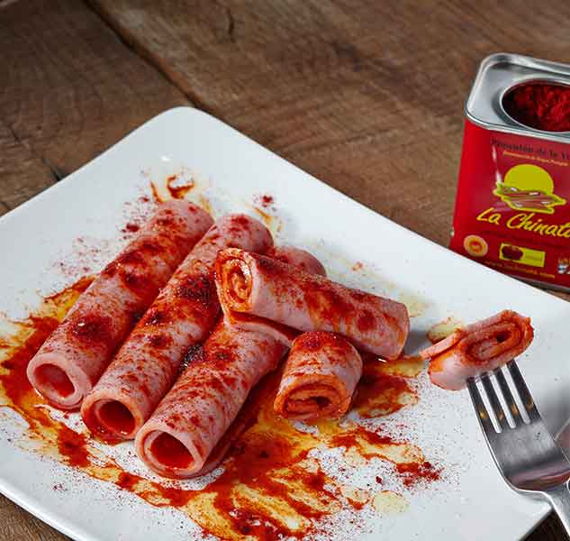 Feinkost mit Schinken, Paprika, La Chinata Gewürz.