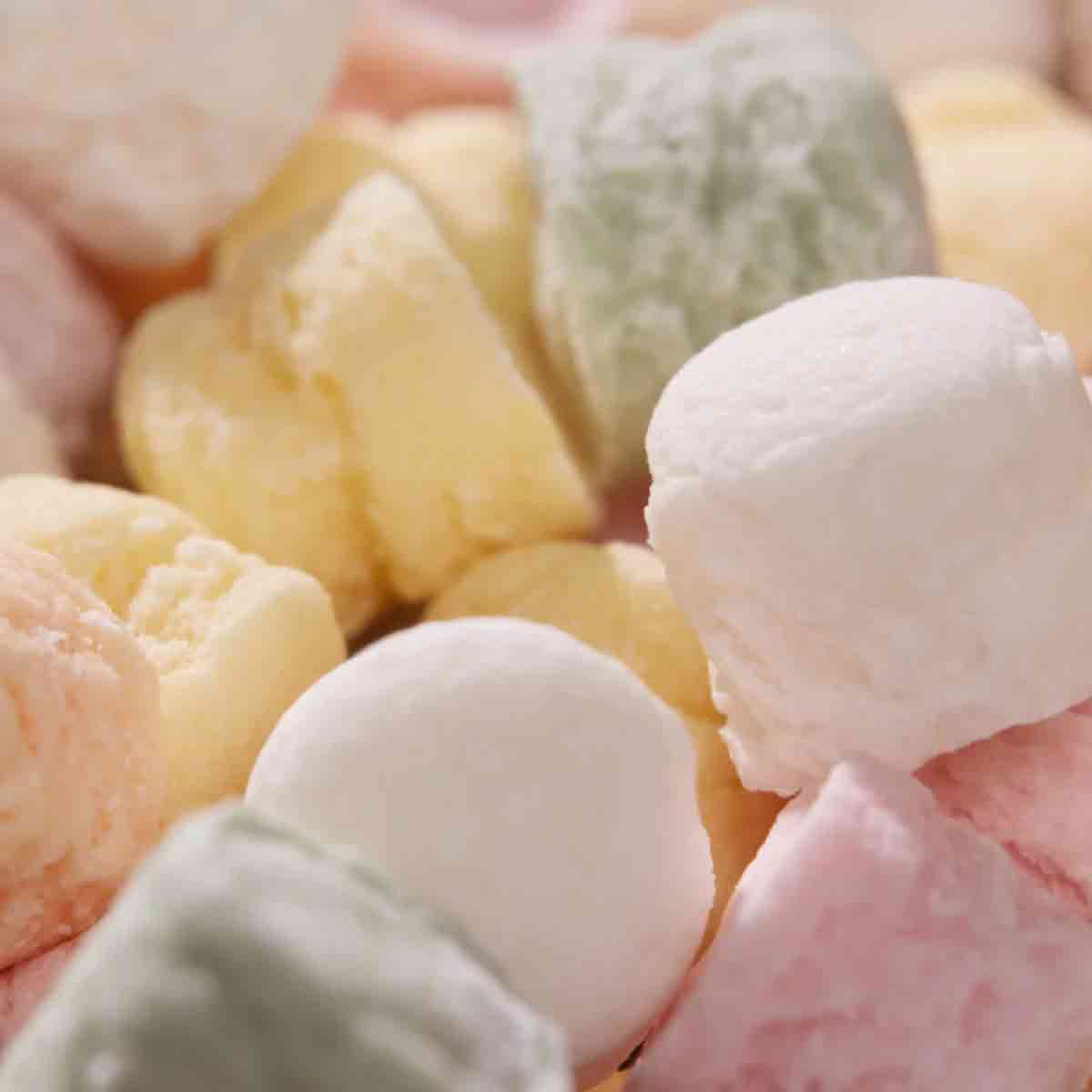 Bunte Pastillen in Nahaufnahme.