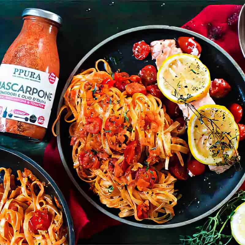 Pasta mit Tomatensauce, Lachs, Zitrone, PPURA Mascarpone.