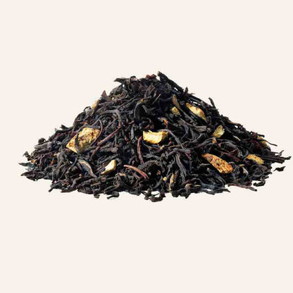 Schwarzer Tee mit Fruchtstücken.