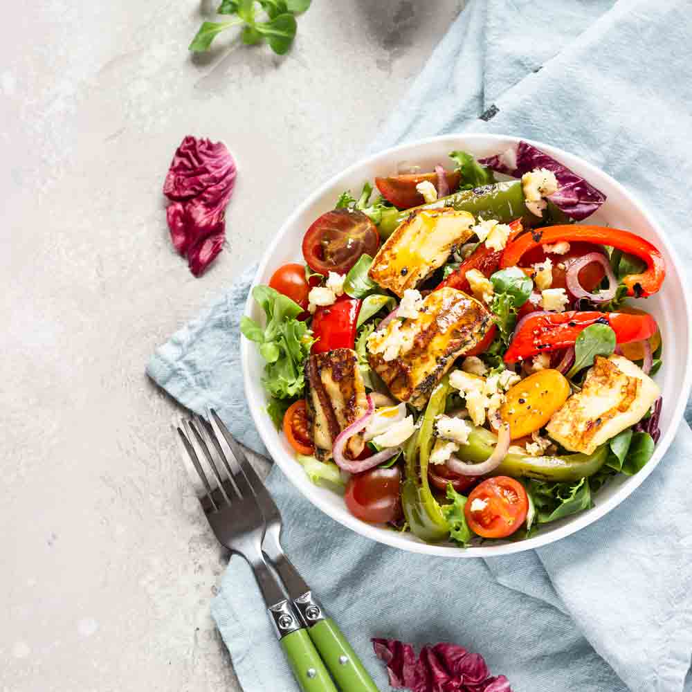 Sommersalat mit Halloumi und Zitronen-Olivenöl