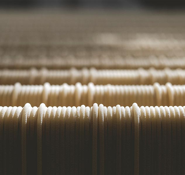 Spaghettoni-Nudeln in Nahaufnahme.