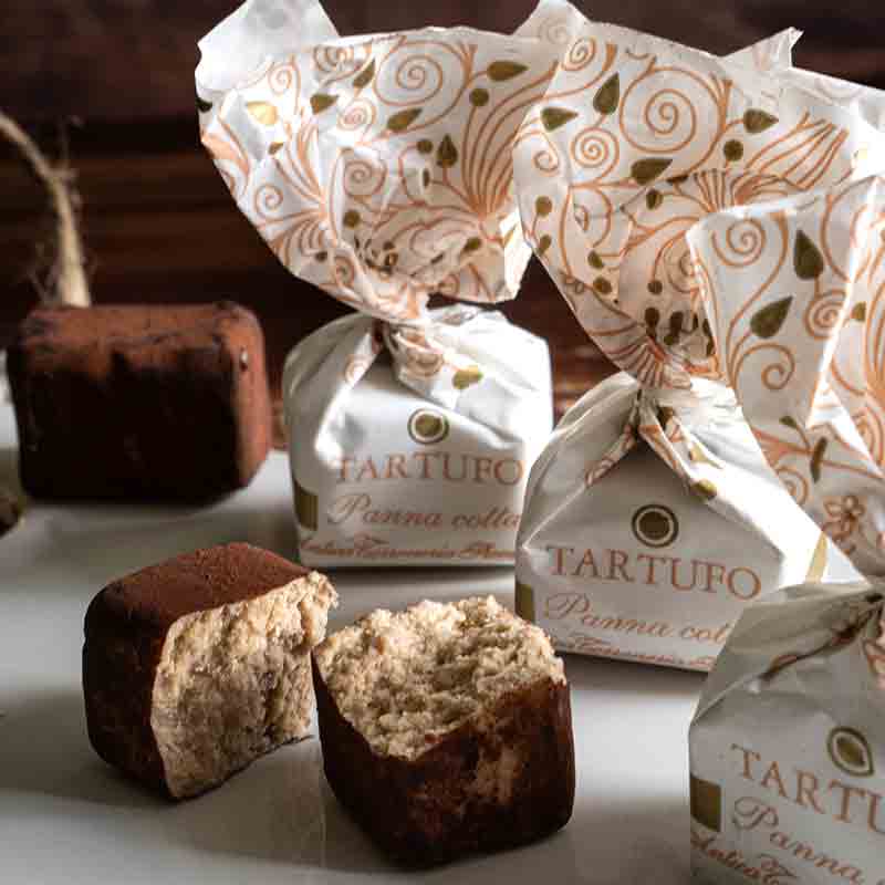 Tartufi Panna Cotta Pralinen in dekorativer Verpackung.